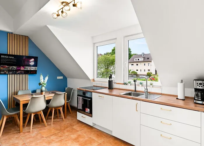 Cil - 6 Beds Near A49 & Park Schoenfeld *